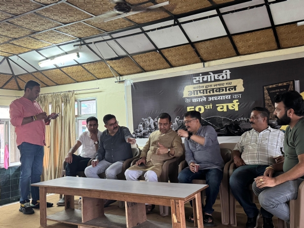 तैयारियों का जायजा लेते हुए भाजपा महामंत्री।