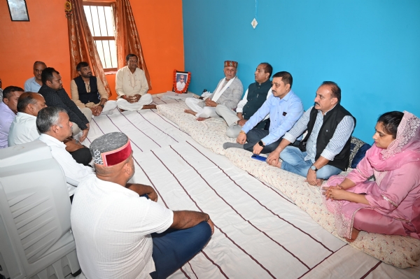 नेता प्रतिपक्ष जयराम ठाकुर  पहुंचे सिरमौर के पच्छाद  में ,भाजपा नेता के पिता के निधन पर  सांत्वना हेतु पहुंचे।