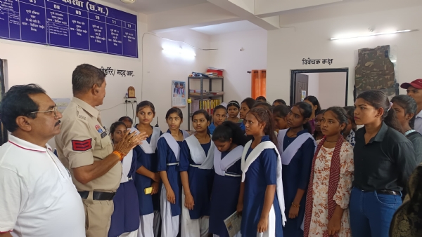 कोरबा पुलिस द्वारा स्कूली विद्यार्थियों को पुलिस कार्यप्रणाली की जानकारी दी गई