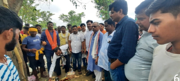 मौके पर मौजूद लोग