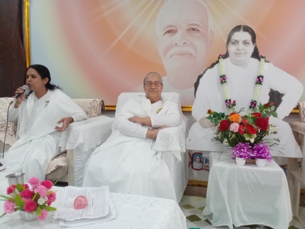 मंडी में मातेश्वरी जगदंबा सरस्वती जी की 60वीं पुण्यतिथि पर आयोजित कार्यक्रम के दौरान