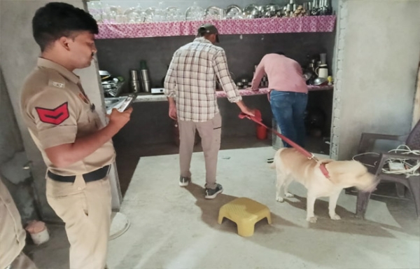 सोनीपत: ऑप्रेशन आक्रमण के दौरान कार्रवाई करते पुलिस कर्मी