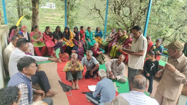फोटो-25 एनटीएच 23-देवप्रयाग विधानसभा के राडागाड ग्राम पंचायत में प्रधान सहित पूरी कार्यकारिणी को निर्विरोध चुना गया