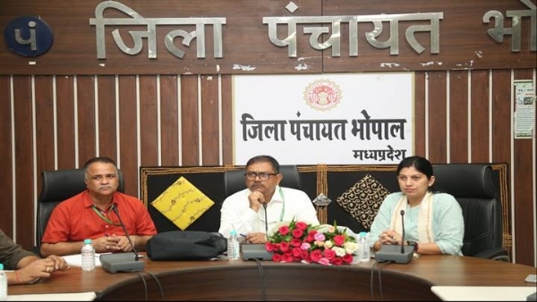 भोपालः पंचायत एवं ग्रामीण विकास विभाग की योजनाओं के सम्‍बन्‍ध में समीक्षा बैठक सम्पन्न