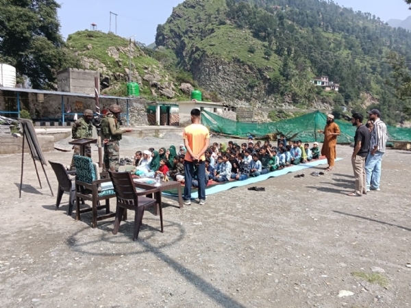 राजौरी में भारतीय सेना द्वाराशिक्षा का महत्व विषय पर जागरूकता कार्यक्रम, युवाओं को सशक्त बनाने पर दिया जोर