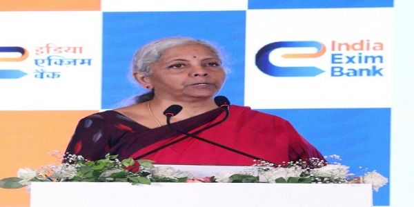 एक्जिम बैंक ट्रेड कॉन्क्लेव को संबोधित करते हुए वित्‍त मंत्री सीतामरण