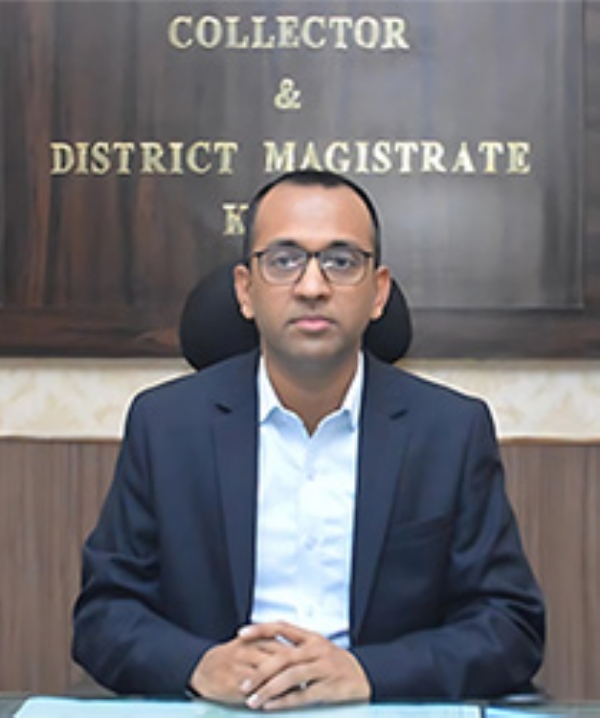 कलेक्टर अजीत वसंत