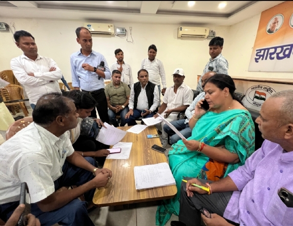 जनता दरबार मे समस्याएं सुनती मंत्री जनता दरबार मे समस्याएं सुनती मंत्री