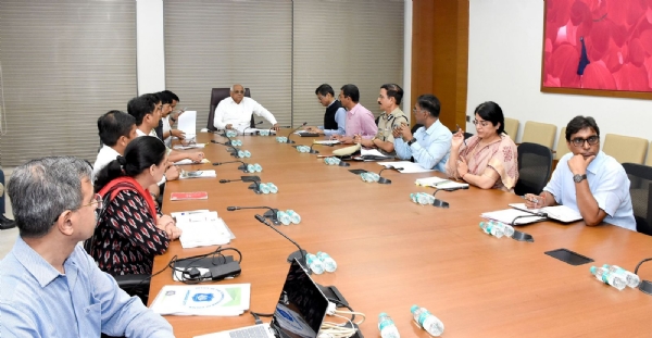 गांधीनगर में उच्च स्तरीय बैठक गांधीनगर में उच्च स्तरीय बैठक