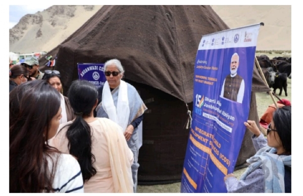 धरआबा जनभागीदारी अभियान के तहत अभियान की समीक्षा करती केन्द्रीय मंत्री निर्मला सीतारमण