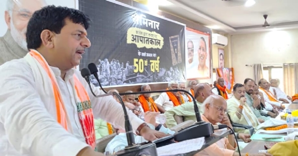 संबोधित करते मंत्री कपिल देव