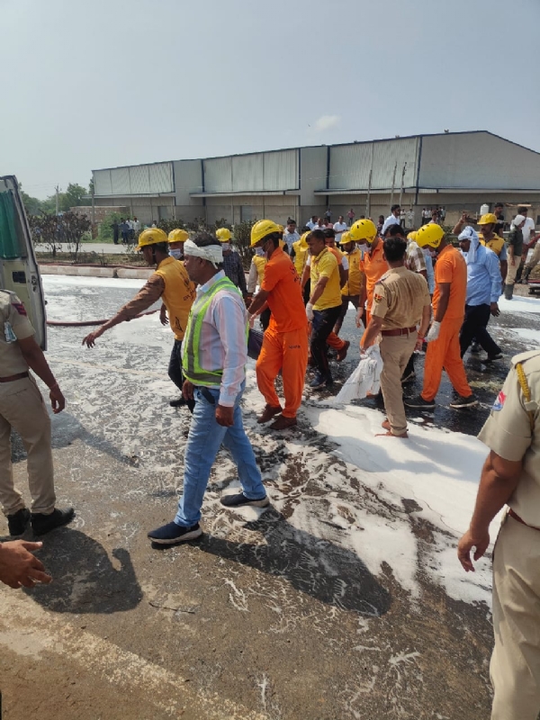 जयपुर-अजमेर हाईवे पर मेथेनॉल से भरा टैंकर पलटा, आग में जिंदा जला चालक