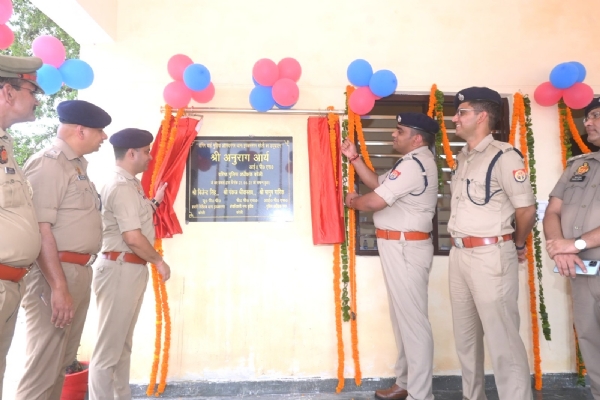 इज्जतनगर में नवनिर्मित डम्पिंग यार्ड का उद्घाटन करते एसएसपी अनुराग आर्य। साथ मौजूद पुलिस अधिकारीगण