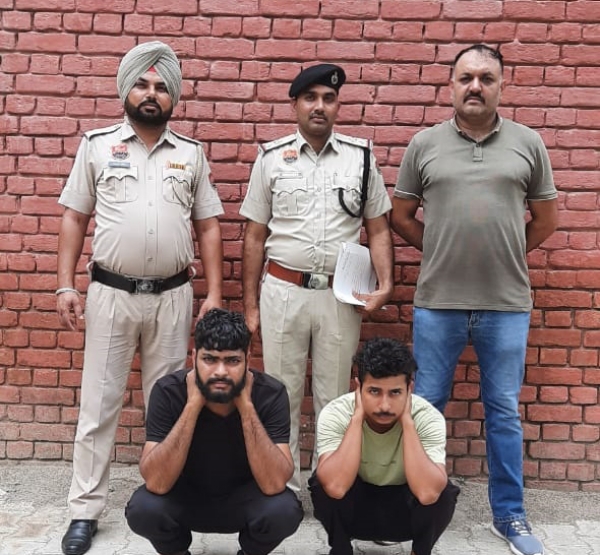 ठगी मामले में पकड़े गए आरोपी।