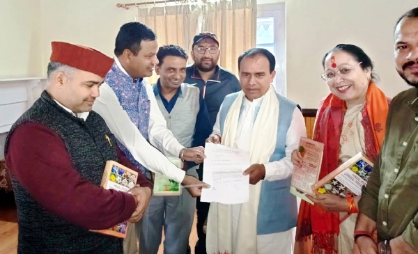 उच्च शिक्षा मंत्री को ज्ञापन सोंपते कूटा के पदाधिकारी। उच्च शिक्षा मंत्री को ज्ञापन सोंपते कूटा के पदाधिकारी।