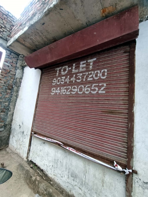 नगर निगम द्वारा सील की गई बिल्डिंग।