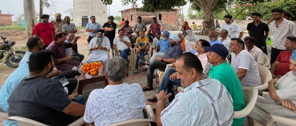 जम्मू वेस्ट भाजपा विधायक का जनसंपर्क अभियान, जनता की समस्याओं का मौके पर लिया जायज़ा जम्मू वेस्ट भाजपा विधायक का जनसंपर्क अभियान, जनता की समस्याओं का मौके पर लिया जायज़ा