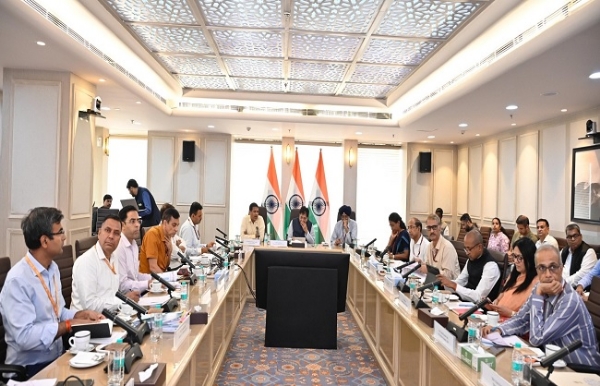 पीएलआई योजना की समीक्षा बैठक करते पीयूष गोयल