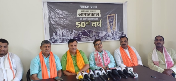 मंच पर वैसे भाजपा के नेतागण