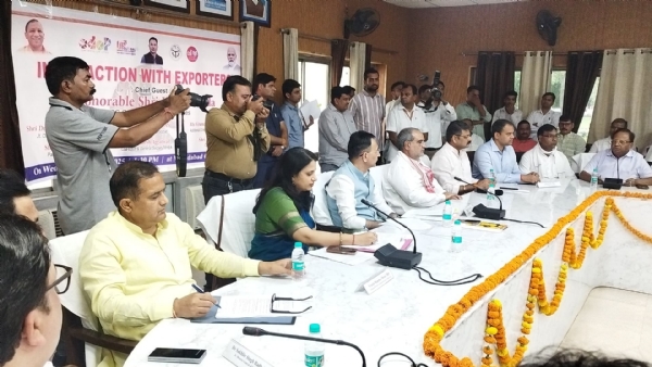 केंद्रीय राज्यमंत्री जितिन प्रसाद ने निर्यातकों के साथ सर्किट हाउस में की बैठक