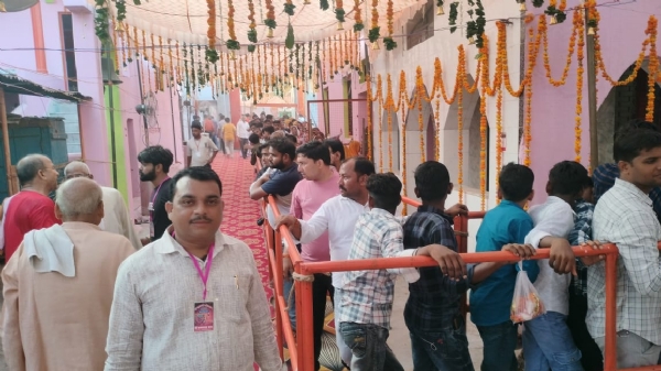 श्रद्धालुओं की भीड़