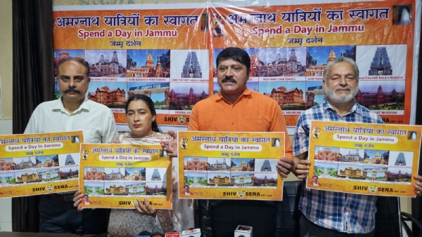 शिवसेना ने  एक‌ दिन बिताएं जम्मू में पोस्टर जारी किया
