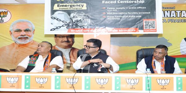 शिलांग में संवाददाता सम्मेलन को संबोधित करते हुए केंद्रीय मंत्री पबित्र मार्घेरिटा।