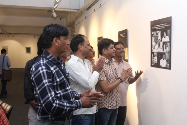 जेकेके में प्रदर्शनी में दिखाई भारत की लोकतांत्रिक यात्रा और आपातकाल का दंश