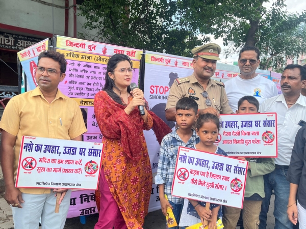 मद्य निषेध विभाग द्वारा नशा के खिलाफ निकाली गई रैली का छाया चित्र