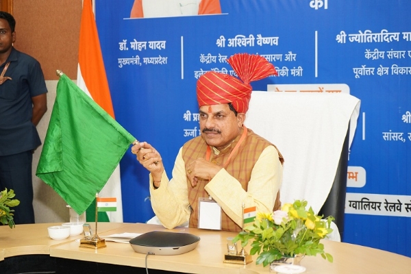 मुख्यमंत्री ने किया ग्वालियर से बैंगलोर के लिए नई रेल सेवा का शुभारंभ