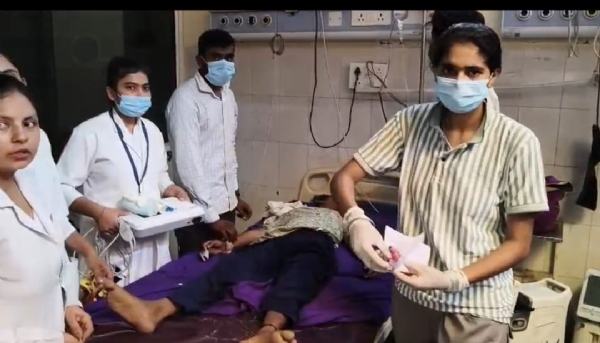 अस्पताल में भर्ती अस्पताल में भर्ती