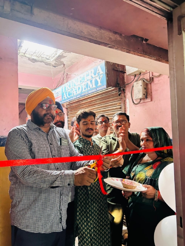 उद्घाटन करते अतिथि उद्घाटन करते अतिथि