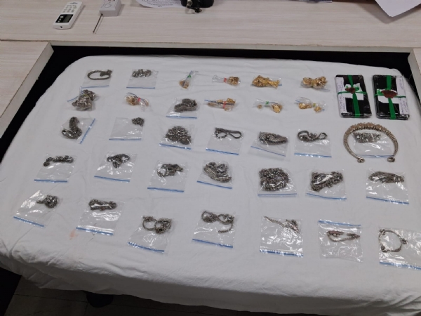 बरामद गायब की गयी ज्वेलरी बरामद गायब की गयी ज्वेलरी