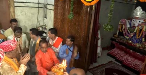 मुख्यमंत्री व राज्यपाल ने की पूजा-अर्चना मुख्यमंत्री व राज्यपाल ने की पूजा-अर्चना