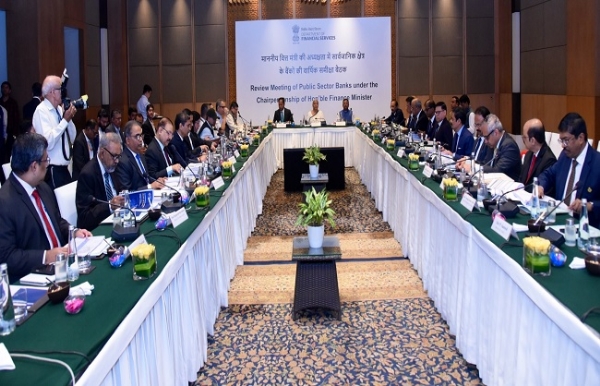 सार्वजनिक क्षेत्र के बैंक प्रमुखों के साथ समीक्षा बैठक में वित्त मंत्री सार्वजनिक क्षेत्र के बैंक प्रमुखों के साथ समीक्षा बैठक में वित्त मंत्री