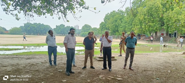 रामनगर में नगर आयुक्त व अन्य अफसर
