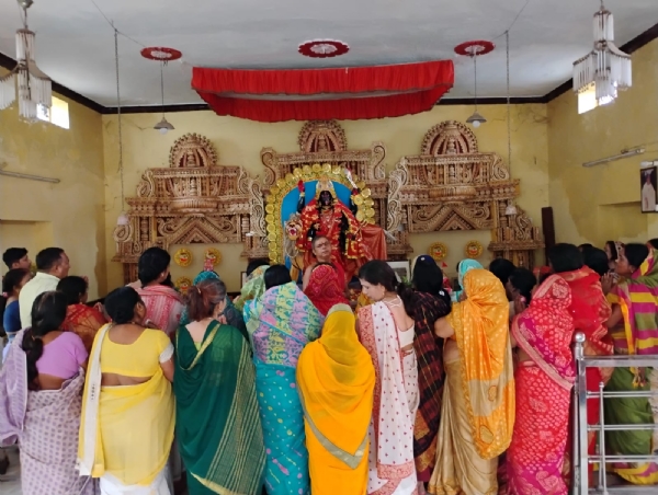 बंग समुदाय ने मां विपद तारिणी की पूजा कर की सुख-समृद्धि की कामना