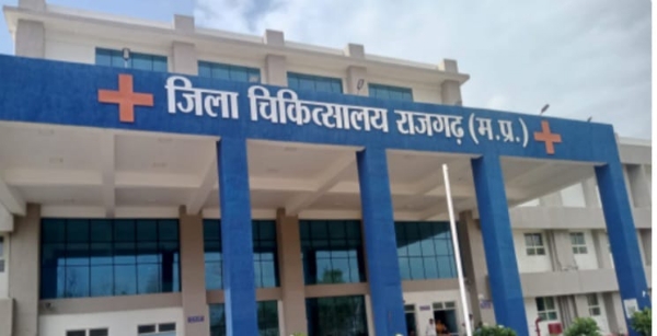 टक्कर से बाइक चालक घायल, हालत गंभीर