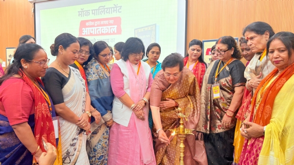 कार्यक्रम के दौरान लिया गया छाया चित्र