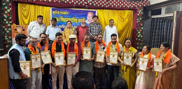 चंदेल की पुण्यतिथि पर साहित्यकारों का किया सम्मान