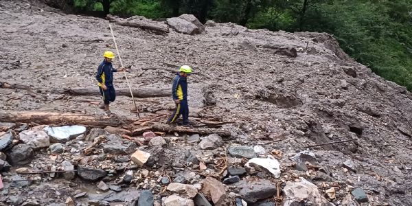यमुनोत्री हाईवे पर सिलाई बैंड के पास फटा बादल, 10–12 मजदूर लापता।।