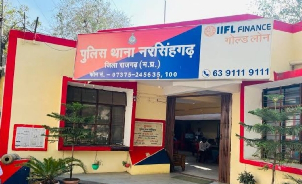 फंदा पर लटका मिला युवती का शव,जांच शुरु