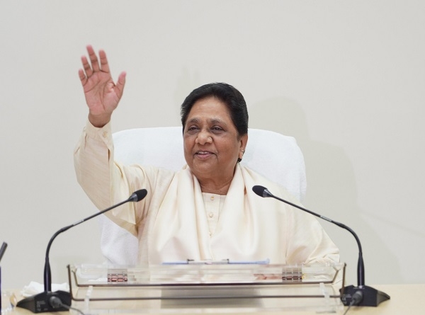 बैठक करती बसपा प्रमुख मायावती