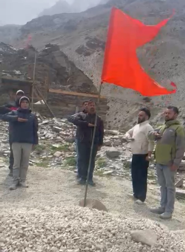 भारत- चीन सीमा से सटे जादुंग गांव में राष्ट्रीय स्वयंसेवक शाखा लगातें हुए।