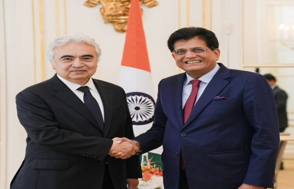 आईईए के कार्यकारी निदेशक डॉ. फतिह बिरोल से मुलाकात करते गोयल