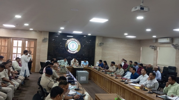 बैठक में शामिल अधिकारी