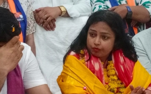 पत्रकारों से वार्ता करते दीपमाला कुशवाहा