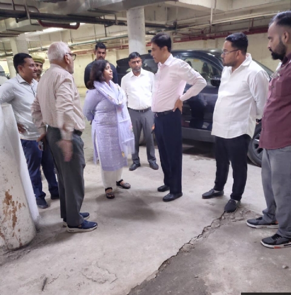 जायजा लेती गुंजा सिंह