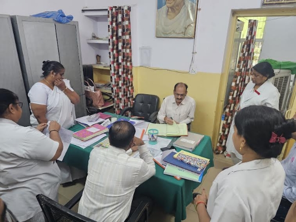 मुख्य चिकित्सा एवं स्वास्थ्य अधिकारी ने कोरोना तैयारियों की समीक्षा एवं जिला अस्पताल का निरीक्षण किया