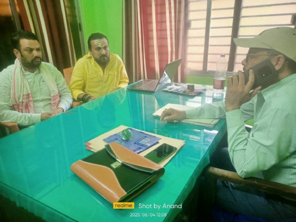 वार्ता करते हम पार्टी एवं लोजपा के जिला अध्यक्ष